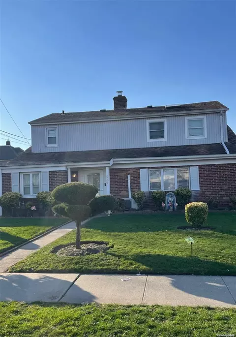 251 Randall Ave, Lawrence, NY 11559