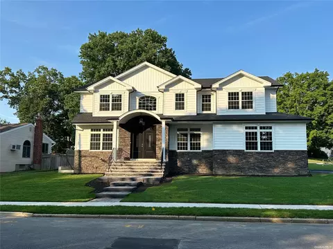 3 Point Of Woods, Old Bethpage, NY 11804
