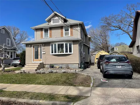 2465 Grand Ave, Bellmore, NY 11710