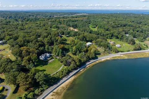 1010 W Shore Rd, Oyster Bay, NY 11771