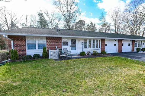 211 Woodbridge Dr #B, Ridge, NY 11961