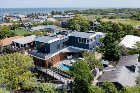 18 Seneca St, Ocean Beach, NY 11770