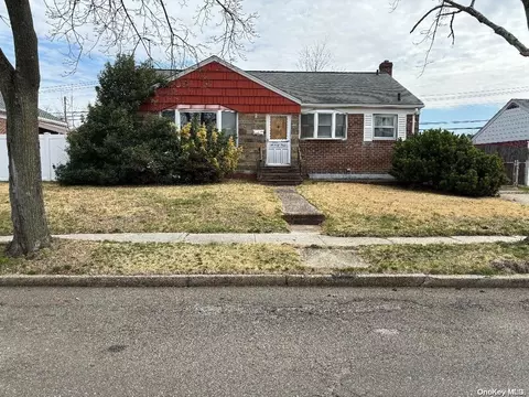 74 Bette Rd, East Meadow, NY 11554