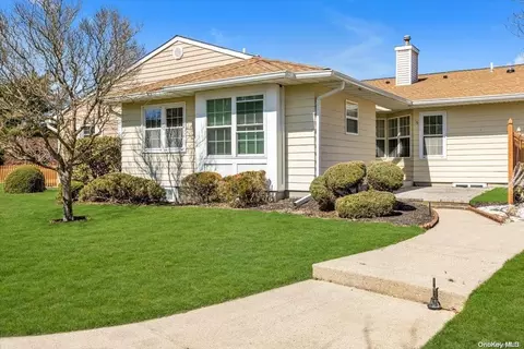 16 Theodore Dr #16, Coram, NY 11727