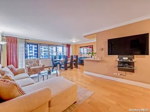 18-05 215th St #5G, New York, NY 11360
