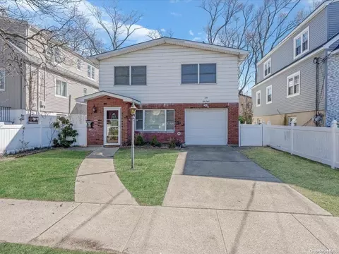 58 Graywood Rd, North Hempstead, NY 11050