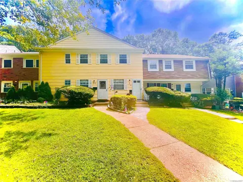 711 Towne House #711, Smithtown, NY 11749