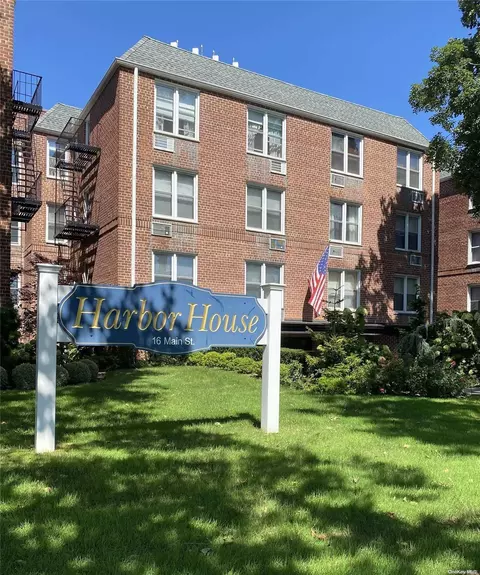 16 Main St #1C, East Rockaway, NY 11518
