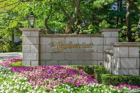 100 Hilton Ave #308, Garden City, NY 11530