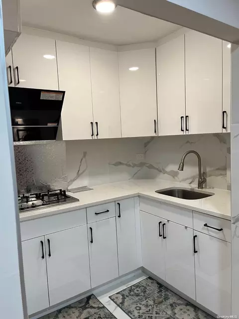 83-60 Vietor Ave #3E, Elmhurst, NY 11373
