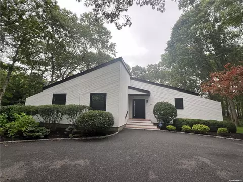 30 Squires Ave, East Quogue, NY 11942