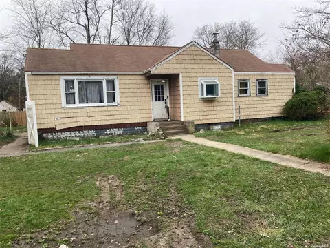 116 Locust Dr, Mastic Beach, NY 11951
