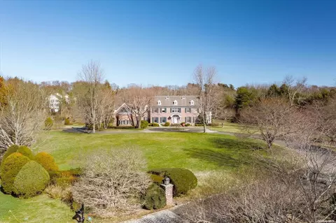 11 Orchard Ln, North Hempstead, NY 11568