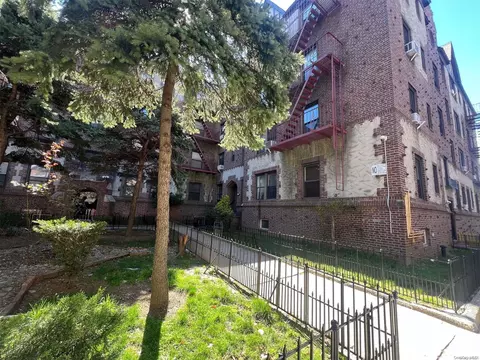 61-40 Saunders St #D4, New York, NY 11374