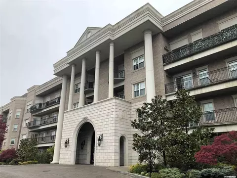 260 Central Ave #124, Lawrence, NY 11559