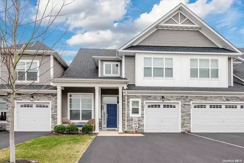 157 Towering Moon Ln #157, Yaphank, NY 11980