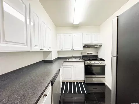 62-10 Woodside Ave #306, New York, NY 11377