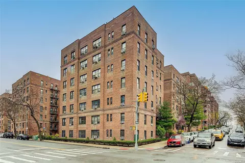 67-71 Yellowstone Blvd #3P, New York, NY 11375