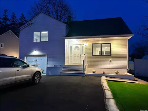 135 Commack Rd, North Babylon, NY 11703