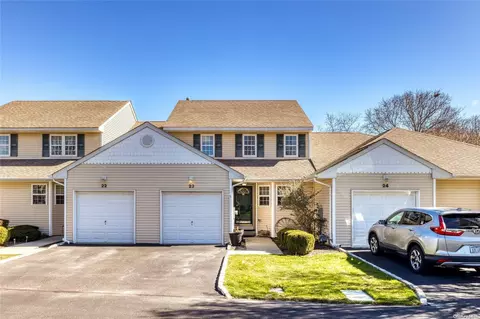 23 Blackberry Cmns #23, Riverhead, NY 11901