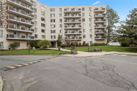 135 Post Ave #2J, North Hempstead, NY 11590