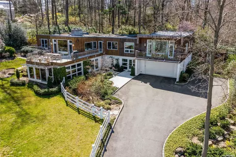 6 Glen Rd, North Hempstead, NY 11050