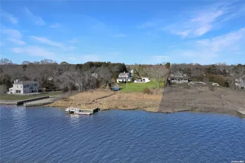 18 Sunset Ave, East Quogue, NY 11942