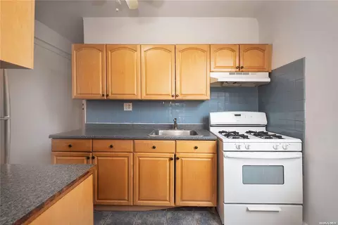 72-15 37 Ave #2E, New York, NY 11372