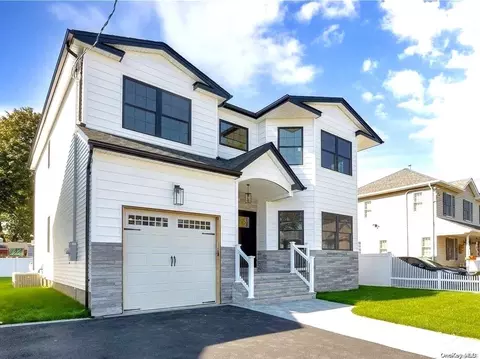 101 Northridge Ave, Merrick, NY 11566