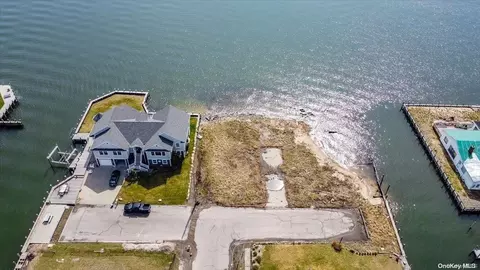 61 E Shore Dr, Babylon, NY 11702 photo 1