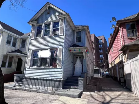 88-14 145th St, New York, NY 11435