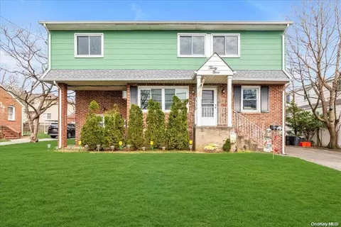 39 Butler Blvd, Elmont, NY 11003