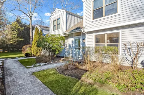 50 Hubbard Ln #7, Southampton, NY 11968