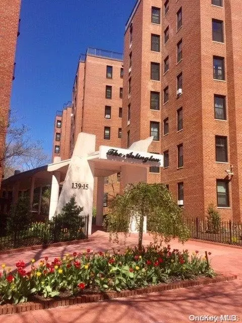 139-15 83 Ave #304, New York, NY 11435
