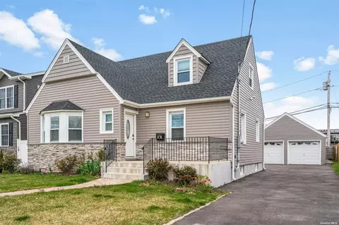 27 Coolidge Ave, Rockville Centre, NY 11570