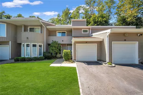 27 Kristin Ln #27, Hauppauge, NY 11788