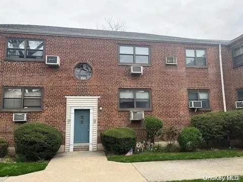 15023 89th St #8, Howard Beach, NY 11414