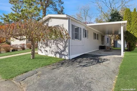 199 Northwoods Ln, Riverhead, NY 11901