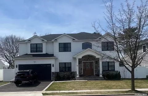 41 Avoca Ave, Massapequa Park, NY 11762