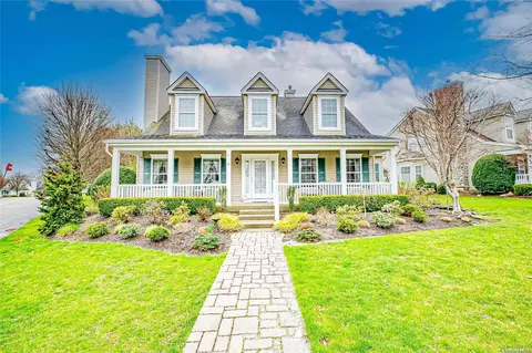 14 Green Ash St #14, Calverton, NY 11933