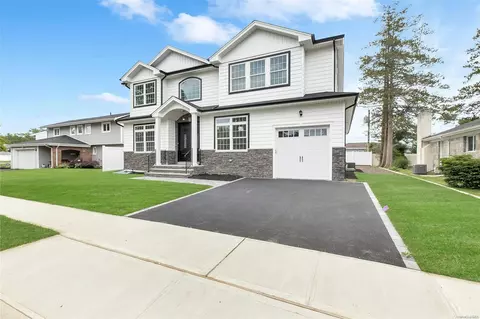 15 Edison Dr, Plainview, NY 11803