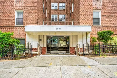64-41 Saunders St #318, Rego Park, NY 11374