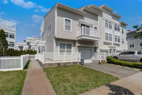 65-20 Seaspray Ave, New York, NY 11692