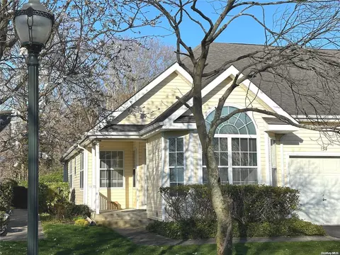 154 Scenic Lake Dr #154, Riverhead, NY 11901