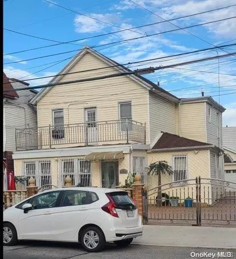 109-39 Centreville St, New York, NY 11417
