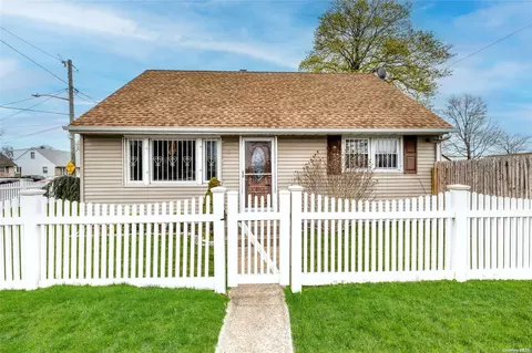 115 Great East Neck Rd, West Babylon, NY 11704