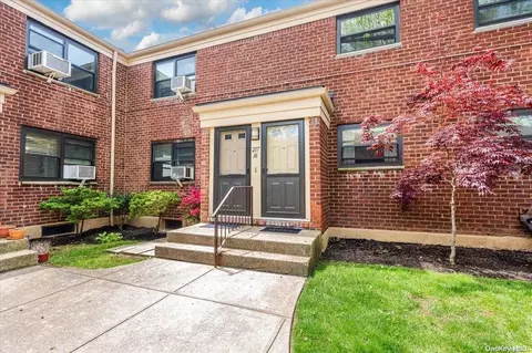 217-16 75 Ave #266A1, Oakland Gardens, NY 11364
