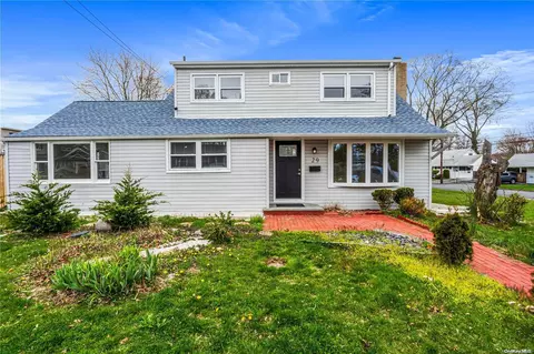 29 Armell St, Huntington Station, NY 11746