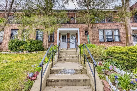 40-01 Little Neck Pkwy #13B, New York, NY 11363