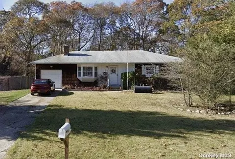 162 Union Ave, Brookhaven, NY 11772 photo 1